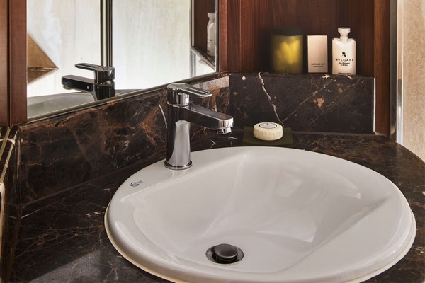 Silversea, Silver Cloud, Veranda Suite 2 ©Silversea Cruises Ltd.jpg